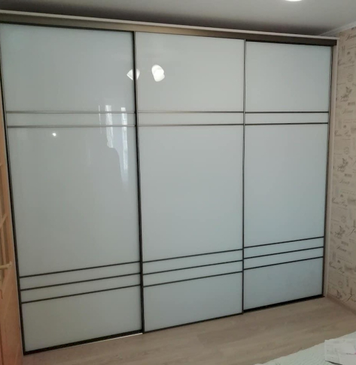 Встроенные шкафы-Встроенный шкаф-купе со стеклом «Модель 33»-фото4